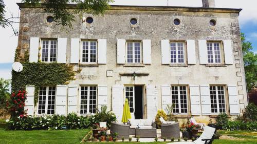 Chateau Des Granges : Chambres d'hotes/B&B proche d'Antezant-la-Chapelle