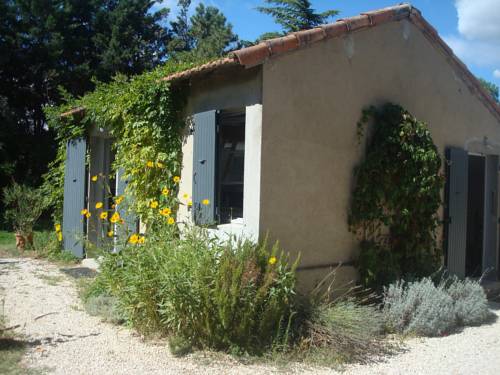 Petite maison et jardin en Provence : Hebergement proche de Charleval