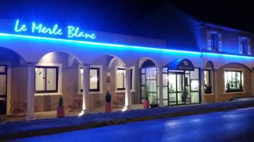 Logis Hotel Le Merle Blanc : Hotel proche de Vendenesse-sur-Arroux