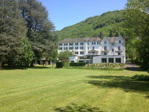 Hôtel et Résidence des Bains : Hotel proche de Vic-sur-Cère