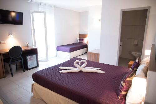 Holidays & Work HOTEL RESTAURANT : Hotel proche de Sanary-sur-Mer