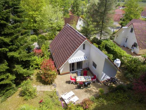 Comfortable home with terrace in a pleasant holiday village : Villas proche de Lescousse