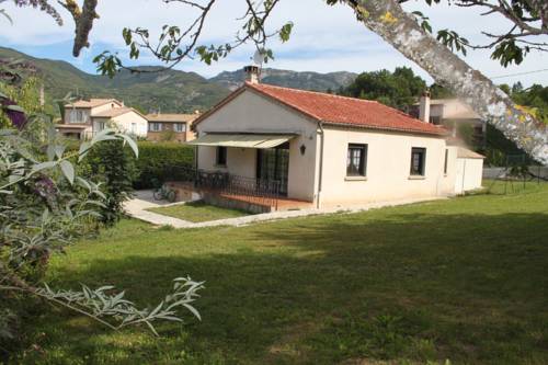 Castellane Maison Cebiere : Maisons de vacances proche de Peyroules