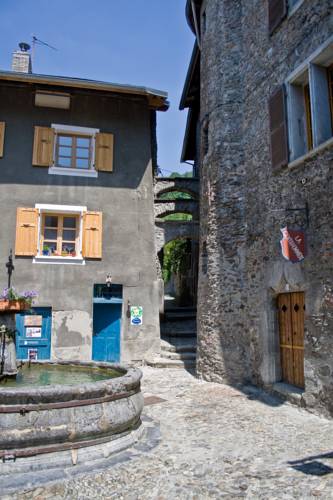 Au Cheval Blanc - appartements et chambres d'hôtes : B&B / Chambres d'hotes proche de Tours-en-Savoie