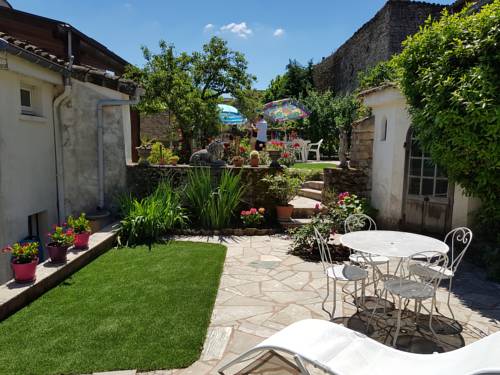 TOURNUS Belle maison vue sur Saône : Maisons de vacances proche de Préty