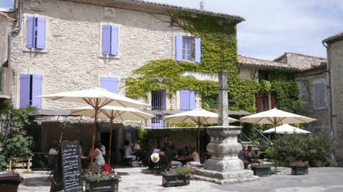 Chez Rosette - Auberge de Lussan : Hotels proche de Vallérargues