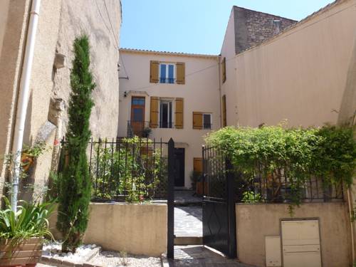 Comfortable Gite (2) in attractive Languedoc Village : Appartements proche de Puissalicon