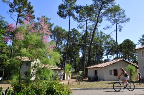 Résidence Goélia Les Demeures du Lac : Appart'hotels proche de Caubeyres