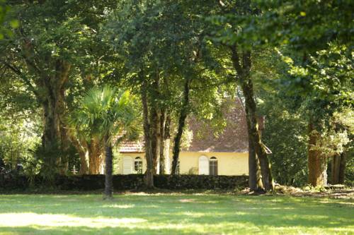 La Chapelle du Chateau Gîte : Maisons de vacances proche de Labatut