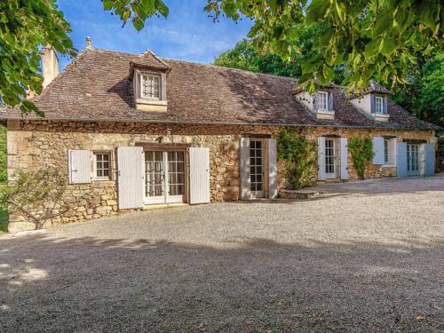 Sprawling Mansion in Aquitaine with Swimming Pool : Maisons de vacances proche de Fouleix
