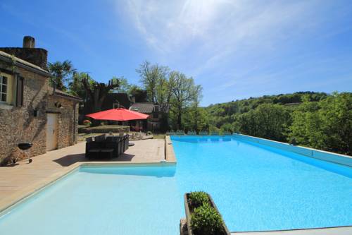 Maison Lou Peyrol avec piscine privée : Maisons de vacances proche de Belvès