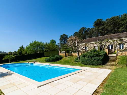 Beautiful holiday home in Loubejac with nature views : Maisons de vacances proche de Mazeyrolles