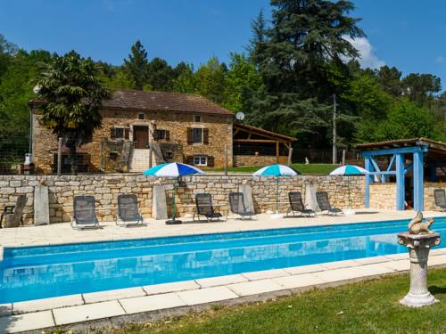 Lovely Holiday Home in Aquitaine with Private Swimming Pool : Maisons de vacances proche de Mazeyrolles