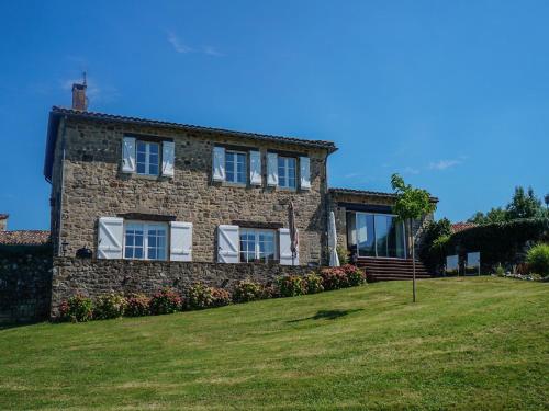 Superb Holiday Home in Saint Beauzile with Private Pool : Maisons de vacances proche de Le Verdier