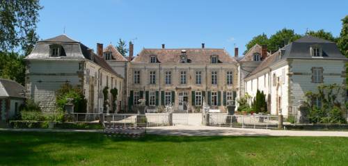 Chateau de Juvigny : Maisons d'hotes proche de Vadenay