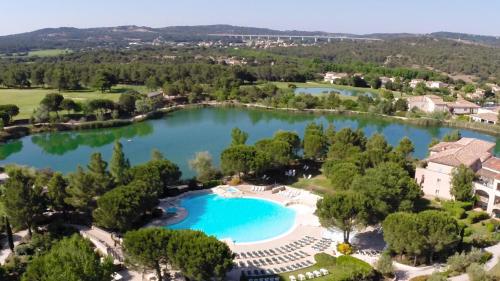 Village Pierre & Vacances Pont Royal en Provence : Appart'hotels proche de Mallemort