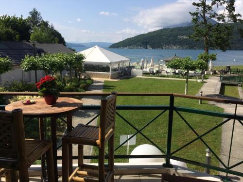 la baie des voiles ,vue lac d'Annecy ,plage privée : Appartements proche de Duingt