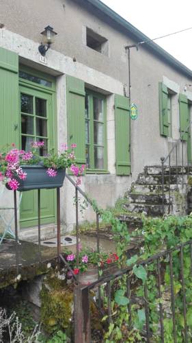 Gite de charme au coeur de la Bourgogne : Maisons de vacances proche de Trévilly