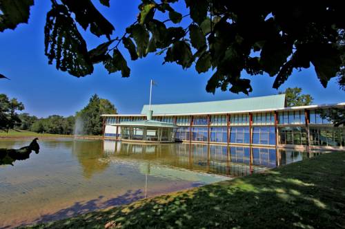 Logis des Lacs d'Halco : Hotels proche de Serres-Gaston
