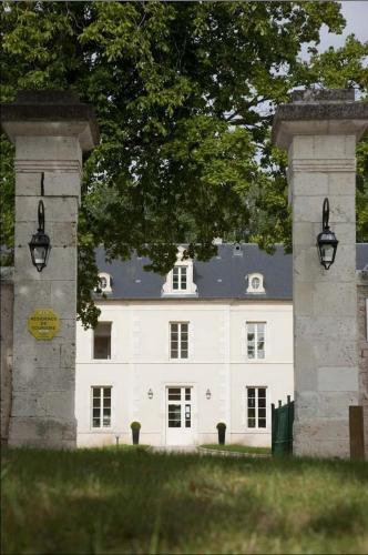 Château De Lazenay - Résidence Hôtelière : Hotels proche d'Avord