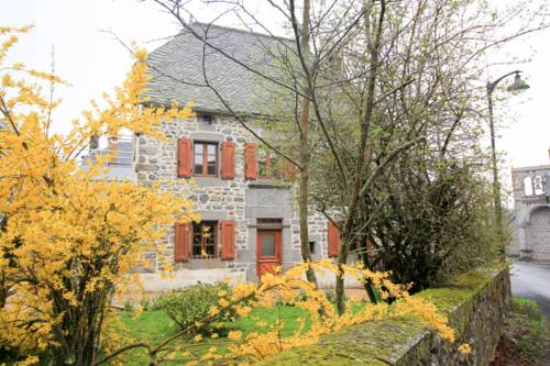 Le Cottage Lavastrie : Maisons de vacances proche de Tiviers