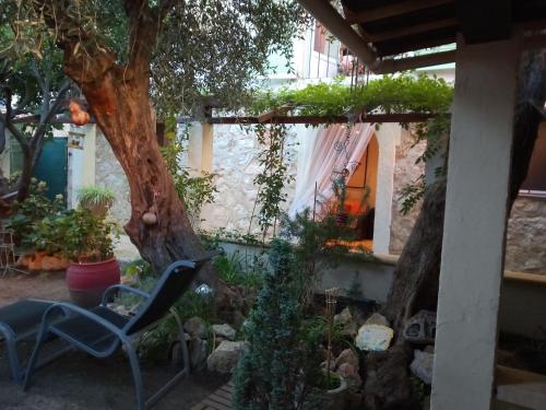 Bel appartement avec jardin privatif : Appartements proche de Grasse
