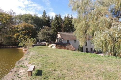 Gîte Le Tournesac : Maisons de vacances proche d'Alligny-en-Morvan