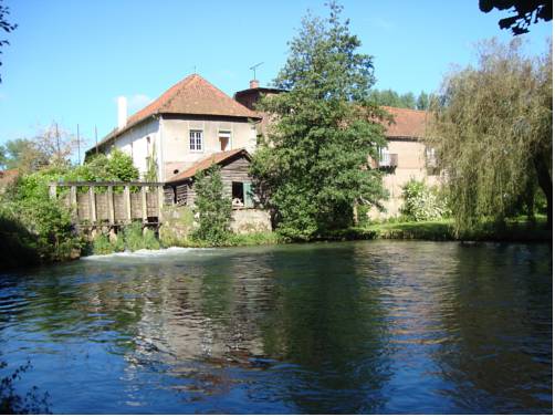 Le Moulin de Fillièvres : B&B / Chambres d'hotes proche de Herlin-le-Sec
