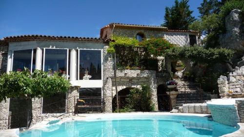 Villa de 4 chambres avec piscine privee jardin amenage et wifi a Lussan : Villas proche de Vallérargues