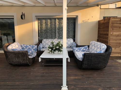 Petite maisonette adossee mais independante avec piscine : Maisons de vacances proche d'Auribeau-sur-Siagne