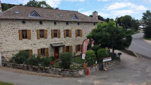 Gite de La Pierre Trouée : Maisons de vacances proche de Bagnols-les-Bains