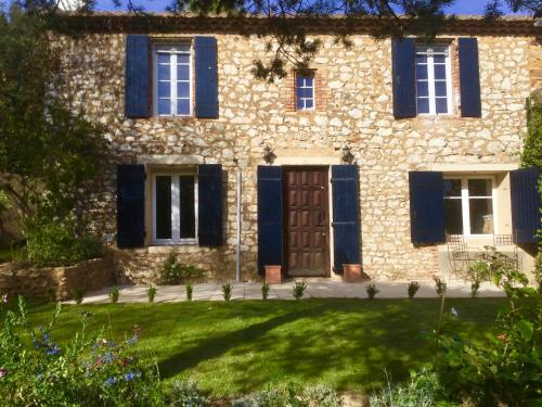 XIXe Provencal Stone House with Private Pool : Maisons de vacances proche de La Bastide-d'Engras