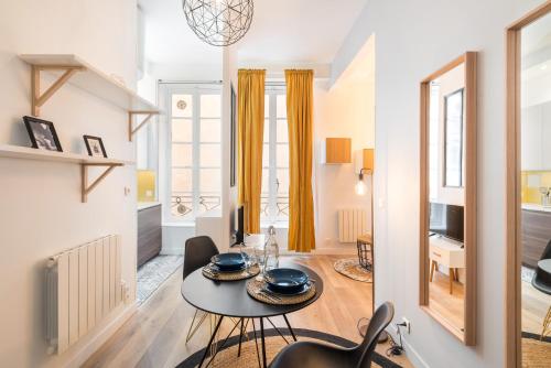 HONORÊ - Suite Baleine : Appartements proche du 9e Arrondissement de Lyon
