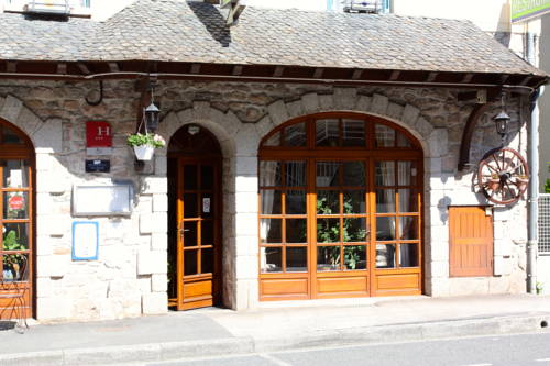 Hotel Restaurant des Deux Vallées : Hotels proche de Villecomtal