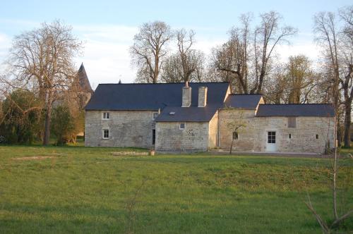 Gite du chateau : Maisons de vacances proche de La Rochénard