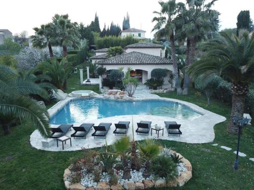 Luxueuse villa piscine et jacuzzi : Villas proche de Cagnes-sur-Mer