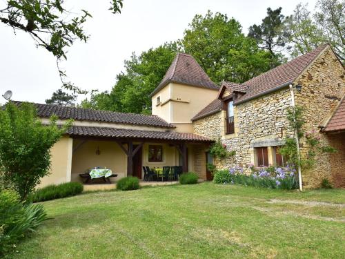 Rurally located holiday home with magnificent view close to Cazals : Maisons de vacances proche de Florimont-Gaumier