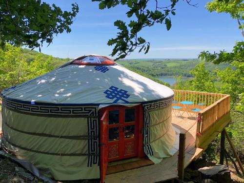 Yourte Mongole : Tentes de luxe proche de Saint-Lieux-Lafenasse