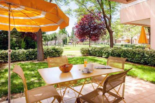 Résidence Les Jardins de Massane : Appart'hotels proche de Saint-Geniès-des-Mourgues
