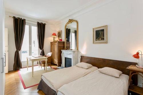 Charming bedroom : Sejours chez l'habitant proche d'Issy-les-Moulineaux