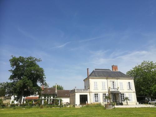 Château de Courmelois Champagne Guest House : Maisons d'hotes proche de Jonchery-sur-Suippe