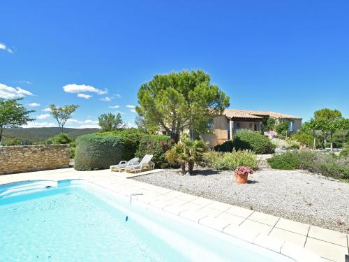 Single storey villa with private pool and large garden on the edge of wine village : Villas proche de Pardailhan