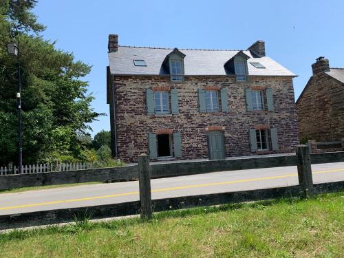La maison des Légendes : Appart'hotels proche de Saint-Malon-sur-Mel