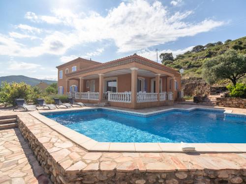Cozy Villa in Roquebrun with Swimming Pool : Villas proche de Ferrières-Poussarou