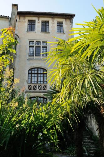 Résidence du Château : Appartements proche de Lussac