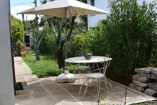 Appartement indépendant privatif avec jardin : Appartements proche de Castries