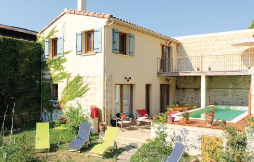 Amazing Home In Marsillargues With 3 Bedrooms, Wifi And Outdoor Swimming Pool : Maisons de vacances proche de Saint-Laurent-d'Aigouze