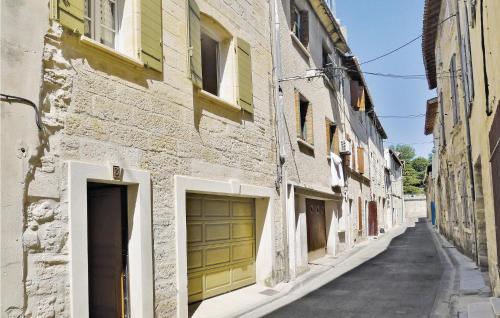 Awesome home in Beaucaire with 2 Bedrooms and WiFi : Maisons de vacances proche de Beaucaire