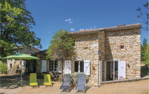 Awesome home in La Begude-De-Mazenc with 5 Bedrooms, Private swimming pool and Outdoor swimming pool : Maisons de vacances proche de Comps