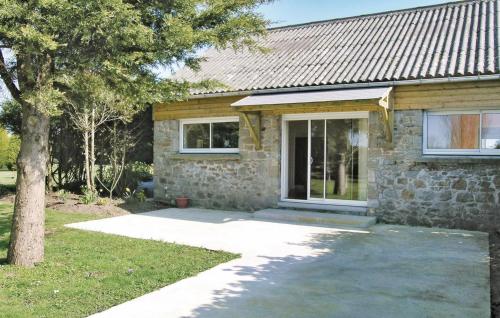 Amazing home in Carolles with 1 Bedrooms and WiFi : Maisons de vacances proche de Carolles